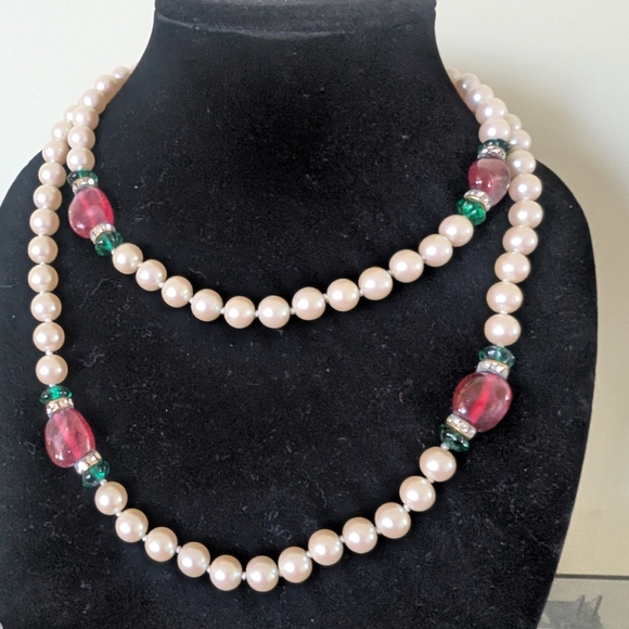 Faux Pearl and Red Green Beaded Necklace - Picture 3 of 9